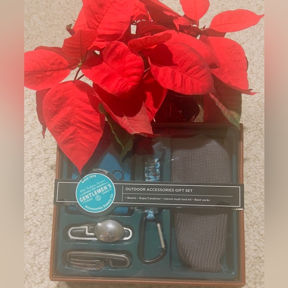 Outdoor Accessories Gift Set - Picture 3 of 3